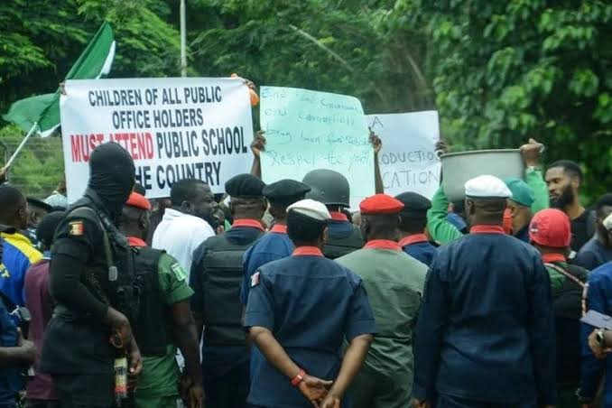 Nursing Mother confronts police after teargas, pepper spray used on protesters