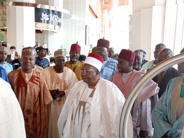 Sarki a Cikin Masu Iko: Mai Kanuribin Legas Ya Yi Maraba da Shehu na Borno da Daukacin Jan Hula